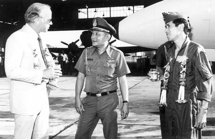 1979, Bangkok RTAF Base.  Greeted by RTAF senior officer and fellow pilot, Major Chaiyan.